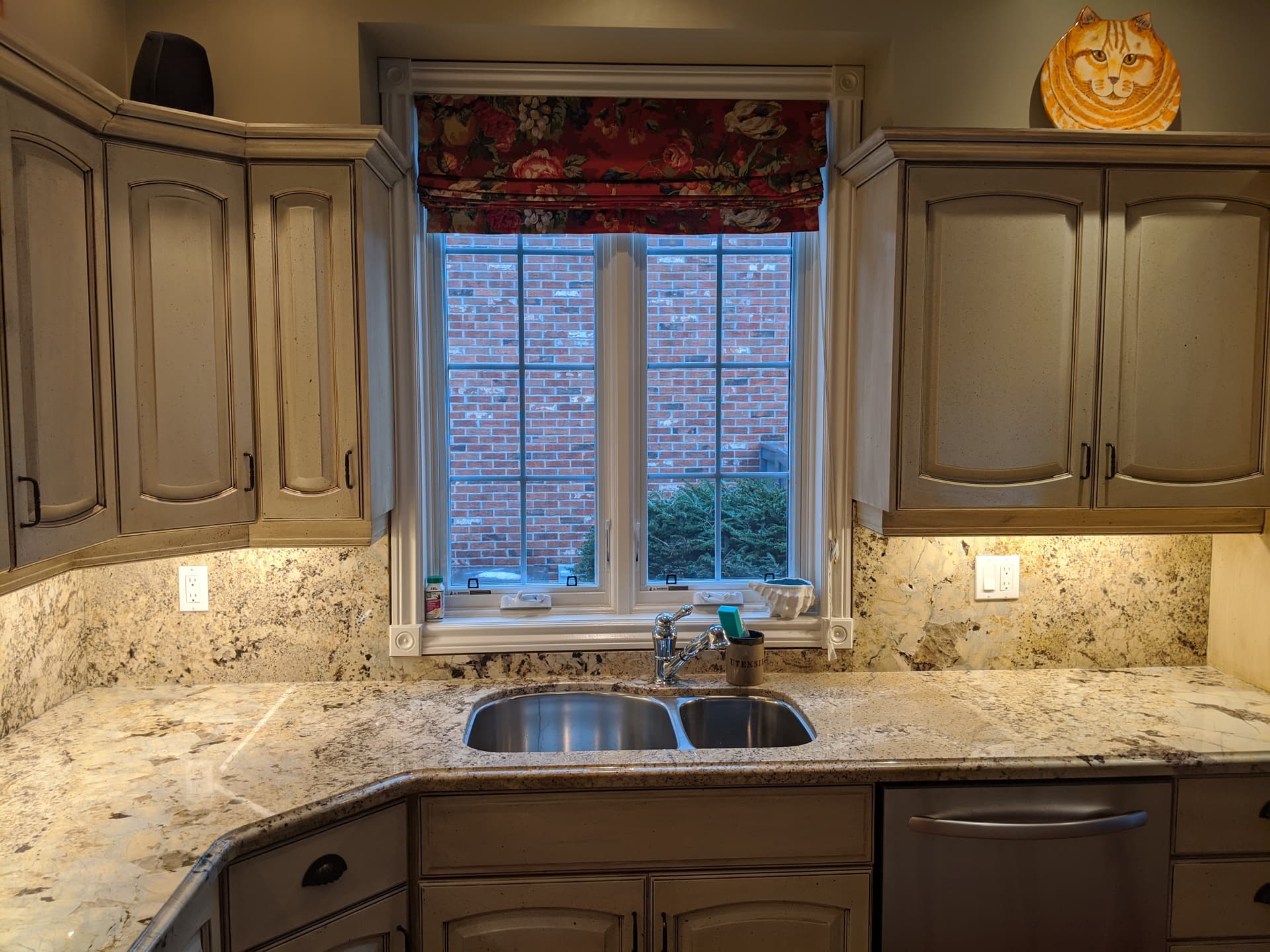 Lighting installation by Levere Electric, London, Ontario (photo 27 of 28)